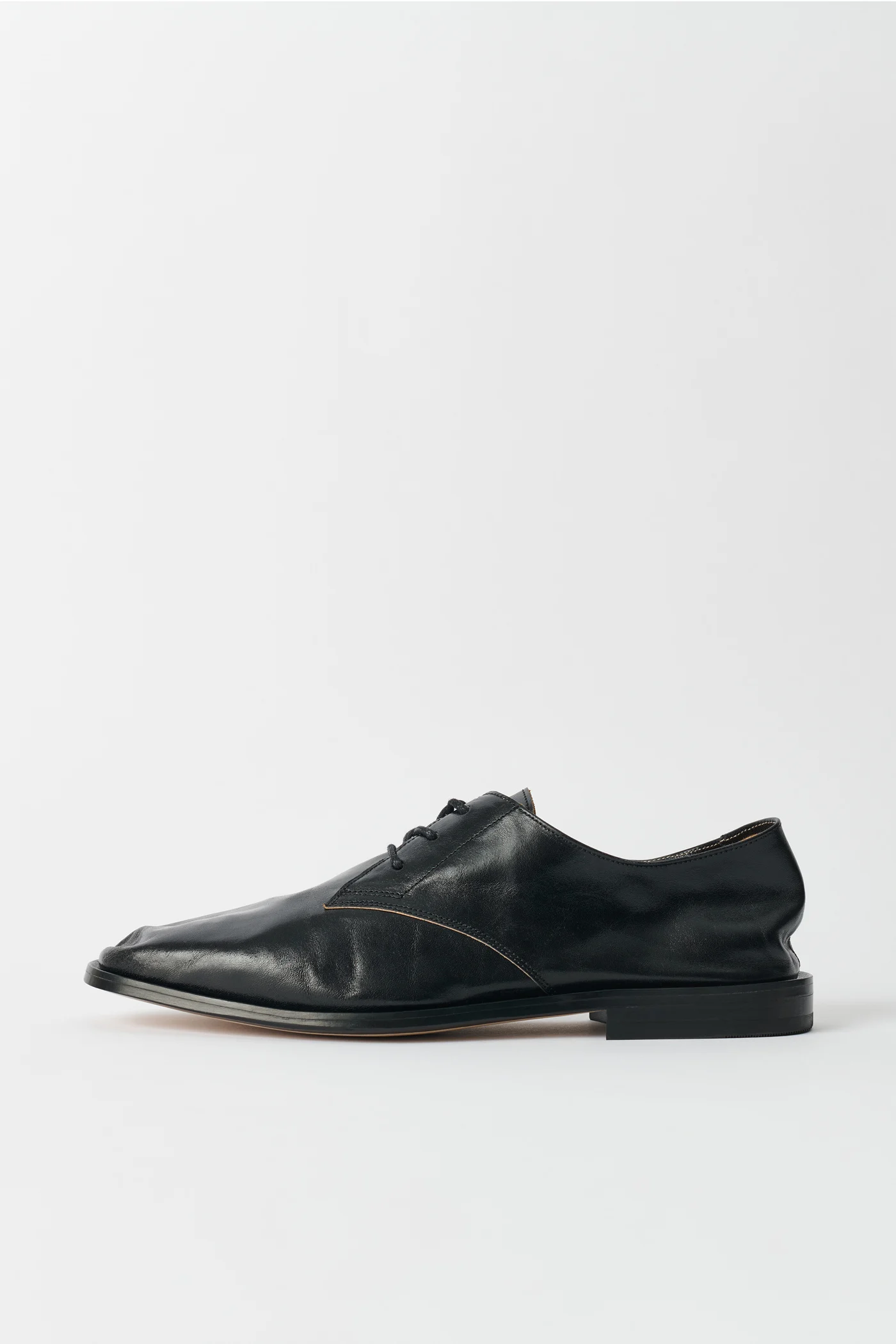 Collapsing Consultant True Dye Black Leather