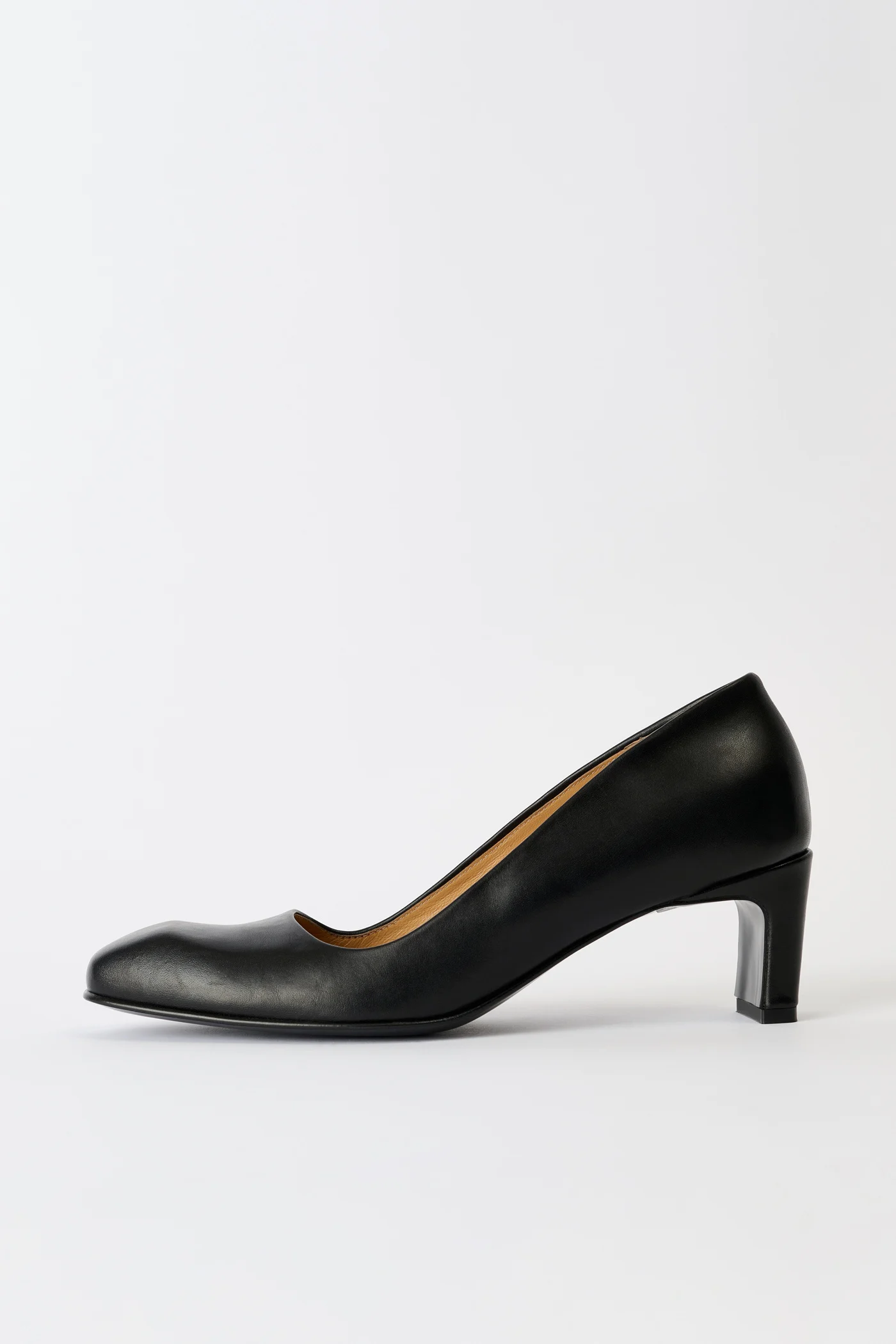 Karasu Pump Black Tensile Cattle Hide
